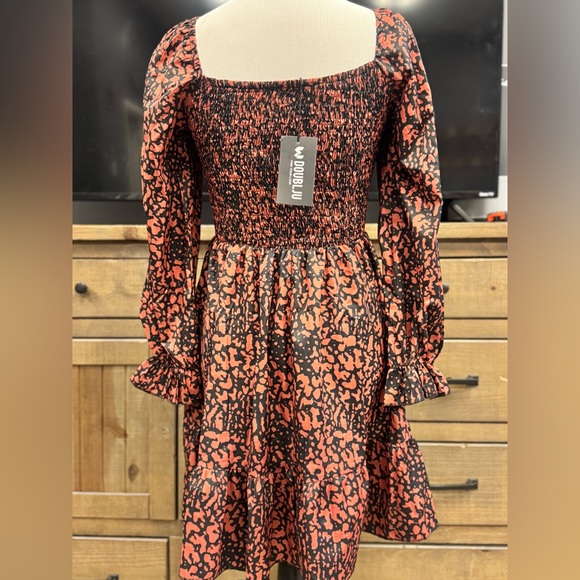 Women’s Babydoll Style Dress Size M NWT Black And Rust Coloring - Picture 2 of 3